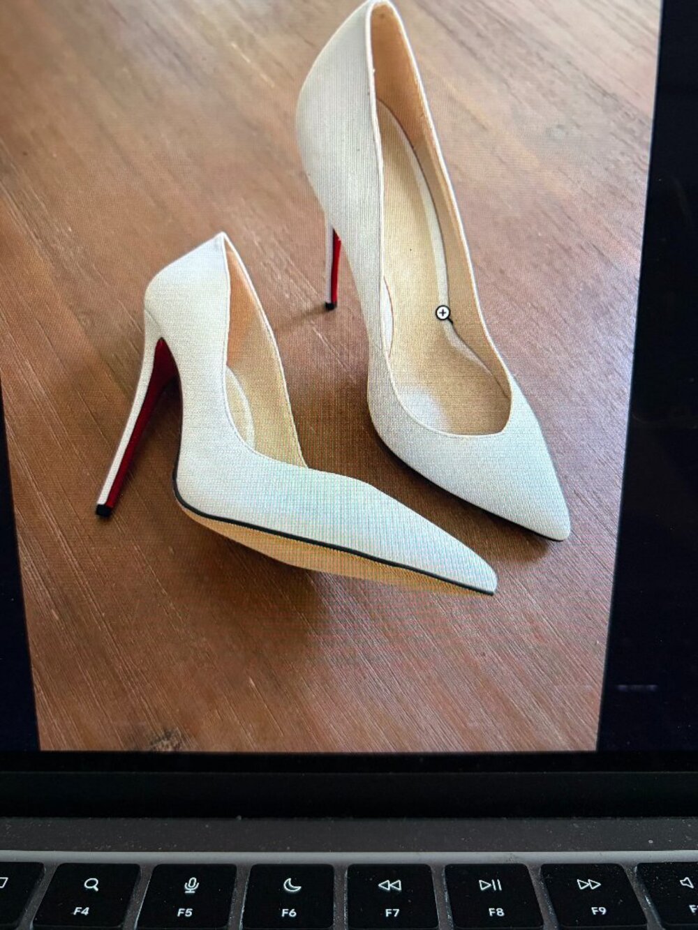 Escarpins de Luxe Blancs  / NEUF Pointure 7.5 (38)